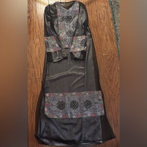 Silvery blue-gray thobe/dress.